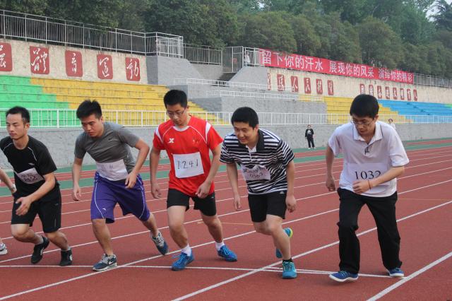 马成成老师参加男子甲组5000m比赛