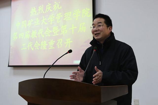 管理学院党委书记董靖主持会议并讲话 管理学院党委书记董靖主持会议并讲话